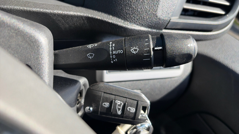 Vauxhall Vivaro L2 Diesel 2.2 Turbo D 150 Pro H1 Double Cab Auto